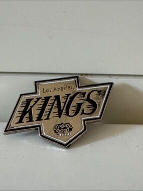 LA Kings vintage pin